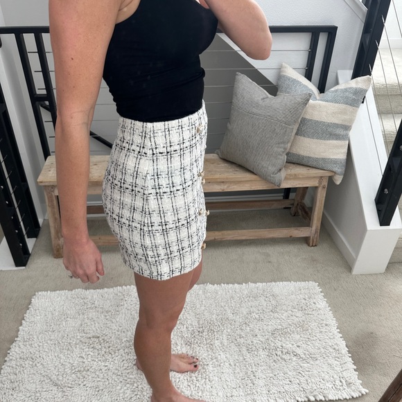Amazon White & Black Tweed Mini Skirt w/ Pearl Button Detail Holiday Festive S - Picture 5 of 9